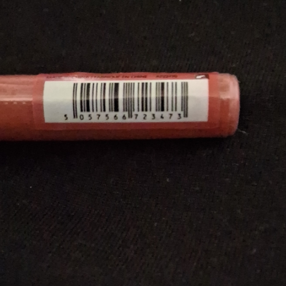 Revolution Streamline Waterline Eyeliner Pencil in Hot Pink - Picture 2 of 5